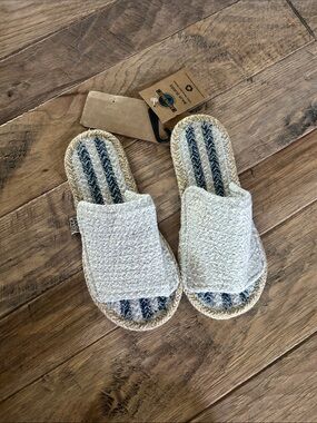NWT Earth Ragz Baja Slides - Eco-Friendly Woven Striped Sandals
Size-small